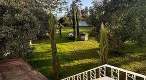 Apartment with gardens near the airport - Image 5