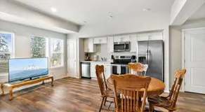 Quiet condo Steps to Tacoma DomeBay & City VIEWS! - Image 3