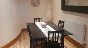 Spacious 2 bed appartment next to BAE with spa bath - Image 3