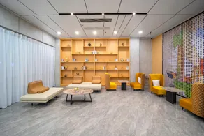 Yeste Hotel Wuzhou Tengxian Hedong Cultural Plaza - Image 4