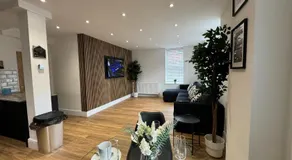 Stylish 2 Bedroom Coastal Apartment near Crosby Beach & Liverpool - Image 4