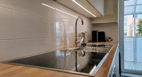S15 Studio Apartment FREE PARKING - Image 5
