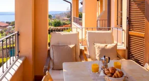 Gaino lake escape & pool - Image 5