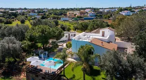Spacious & Artistic House with Pool by HostWise - Image 2
