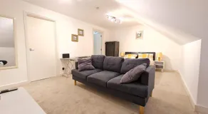 Cosy Studio Apartment in Town Centre - Image 2