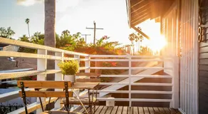 Pet-Friendly Stay, Mins to Beach, Conv Ctr, Prkg LB B - Image 3