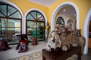 ROYAL PINEAPPLE HOTEL l a welcome to wealth and good fortune - Image 4