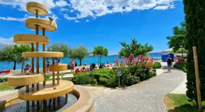 Sunny Holiday House with pool - Image 5