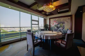 JingHang Holiday Hotel - Image 3