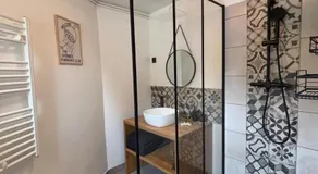 Maison avec terrasse et jardin - Image 2