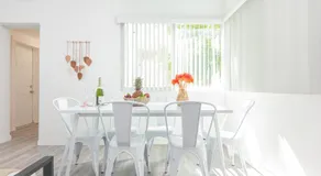 West Deco - Image 3