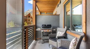 Luxury 1BR King Suite Hot Tub Couple Retreat Central Bridgette Bar - Image 5