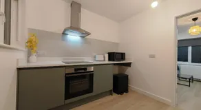 2 Bedroom Cotswold Bungalow - Image 2