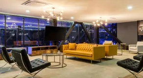 Downtown Designer Apartments by ULIV - Image 5