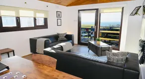 Lodge Cabin with Fabulous Views - Farm Holiday - Image 2