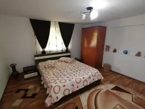 Casa Trandafirilor Calimanesti - Image 2