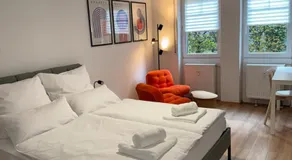 VibrantApt - Ruhig & Modern - 15 Min ins Zentrum - Uniklinik-Nähe - Privatparkplatz - Schnelles WLAN - Terrasse - Image 2