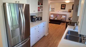 5 Beds 3 Full Bathrooms 3 Bedrooms, Quiet Day & Night, 15 Minutes Walk to 2 Beaches, Large Guest Yard, Kids Gym & Games, 4TVs, Breakfast, WorkStation, Laundry, Kitchen - Image 4