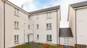 Newly Refurbished Large Apartment With Huge Garden - Image 5