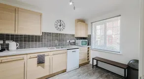 Comfortable 3BR in Grantham, Sleeps 5, Parking & WIFI - Image 5