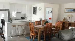 Discover Warilla - Bright and Airy Townhouse near the Beach and Lake - Image 5