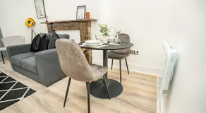 Stylish Flat with Terrace in Cheltenham Centre - Image 3