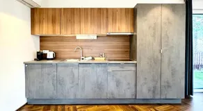 Möblierte Wohnung + Parkplatz und Terrasse - Image 2