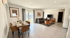 Local-Lux Garden Residence A- 2 Bedrooms-Terrace - Image 2