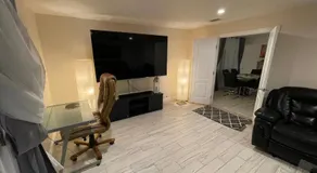 Cheerful, Beautifully Remodeled, Modern, Comfortable Home - Image 2