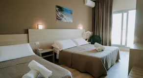 Hotel Holiday - Image 2