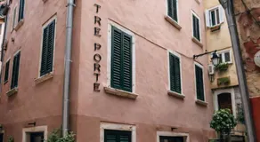 Tre Porte Rooms & Bar - Image 3