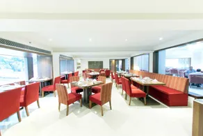 Hotel Emerald Park - Image 4