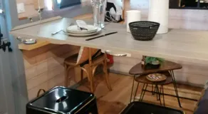 TiNY HOUSE LE CHALET LIT KING SIZE -TERRASSE - PETIT DÉJEUNER-CLIMATISATION -PARKING - Image 4