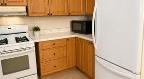 Toronto DownTown Stylish Queen Suite Private Bath Walk to Ossington Subway - Image 3