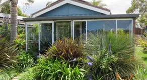Lakes Entrance Waterfront Cottages with King Beds - Image 2
