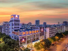 Chuxiong Yuyu Holiday Hotel - Image 2