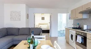 Cosy & Fully Equipped Cottage in Swinton - Image 3