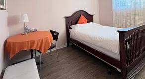 Bright Room near Montreal Fast WiFi - Image 4