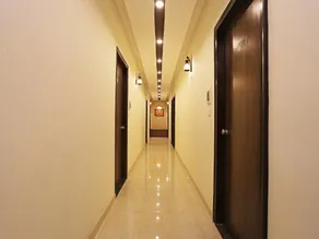OYO 28017 Hotel Olive - Image 3