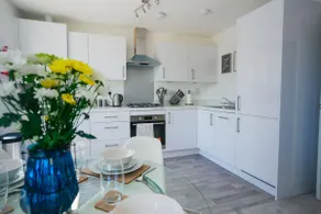 Family-Friendly 2BR/2BA with WiFi & Parking - Image 5