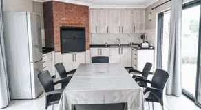 Diaz Beach House - Image 2