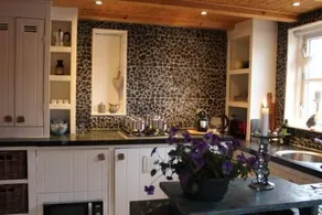 COSY & NATURAL COTTAGE with FIREPLACE and GARDEN - Image 3