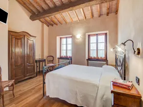 Holiday Home in Urbania with Hill Views - Image 4