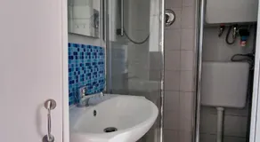 Little house - Image 2