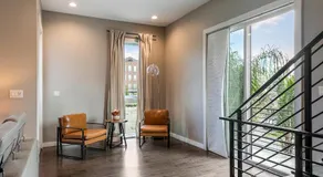 Stunning 4 BR Townhouse in Mid City - Image 2
