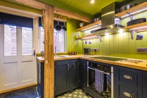 Number 6 Stamford - Boutique Grade II Listed Townhouse - Image 3