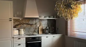 Art and Elegance, Family Friendly 2Bedroom Apartment near Frankfurt Airport, Free Parking - Image 5