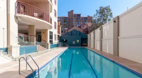 Pool Sauna Gym Walk to CBD - Image 3