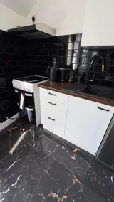 Free Parking! Kingston Studio, ideal for professionals relocators and leisure stays, near Kingston Station and Shopping Centre - Image 3