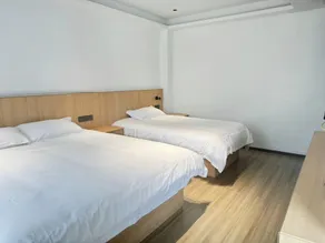 Yuehu Mountain Hotel - Image 4